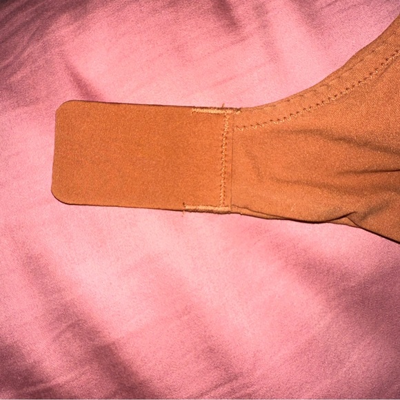SKIMS Fits Everybody T-Shirt Bra - Picture 6 of 9